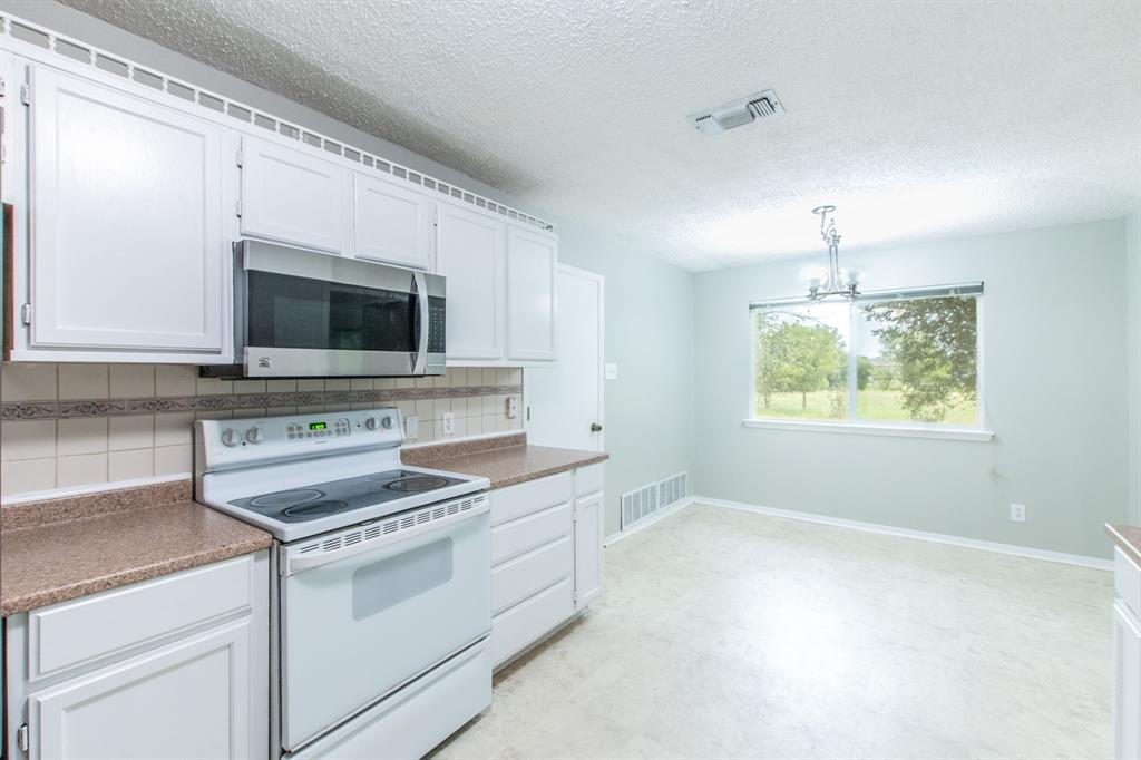 2911 Persimmon Drive Property Photo 8