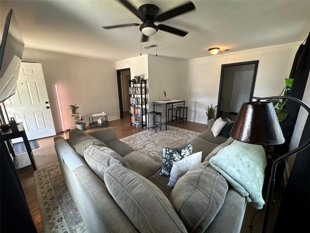 2454 Lea Crest Drive Property Photo 2