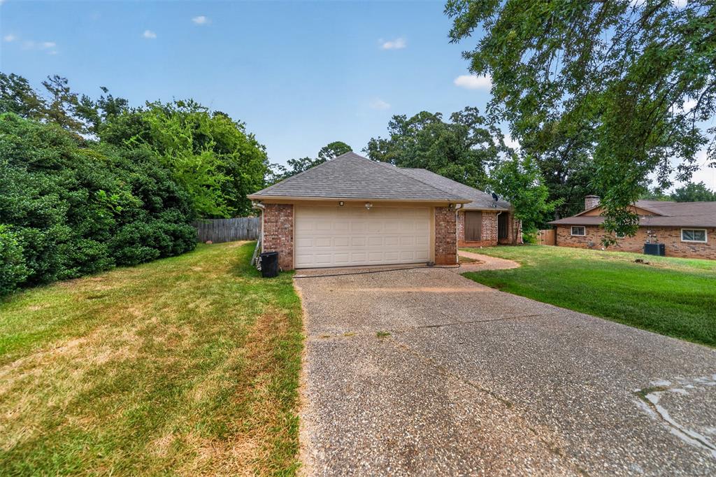9314 Londonderry Property Photo 3