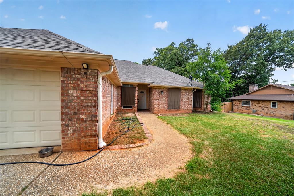 9314 Londonderry Property Photo 4