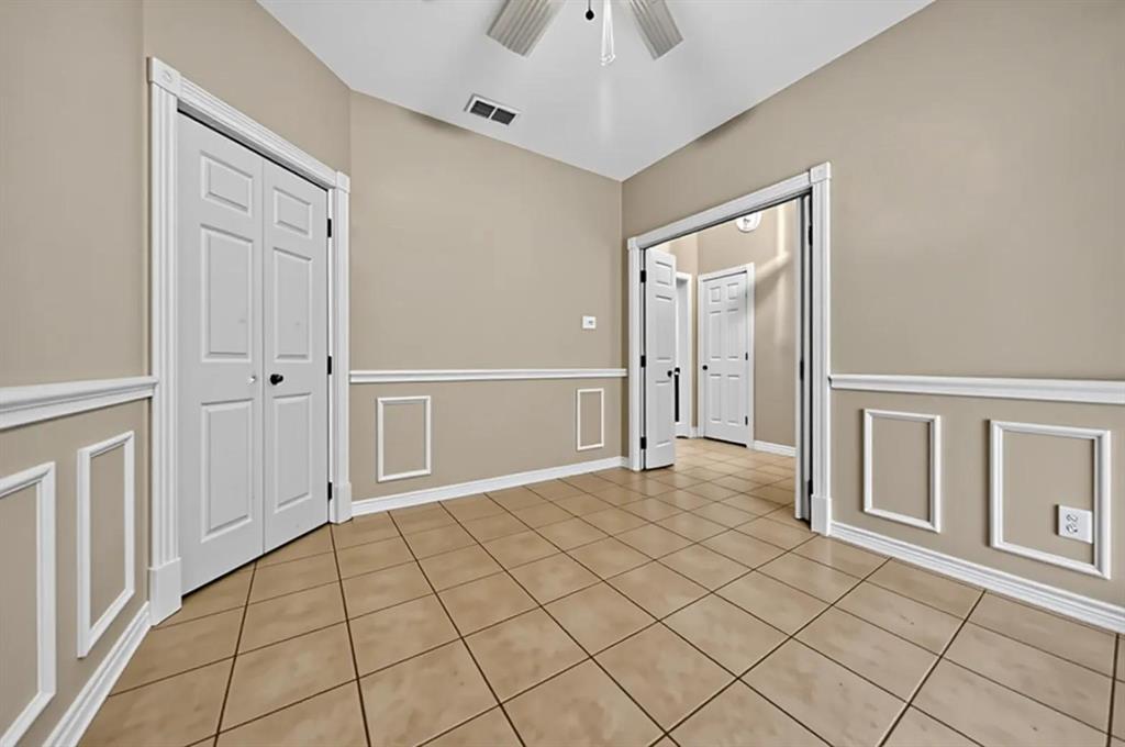 9314 Londonderry Property Photo 6