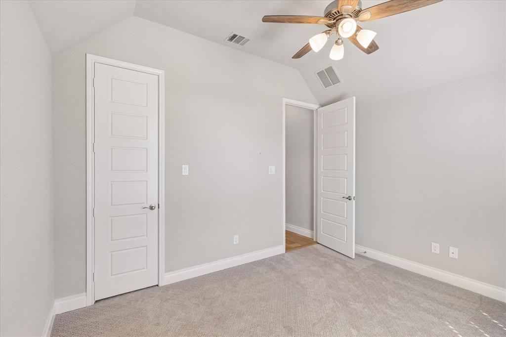 5708 Lake Jackson Drive Property Photo 8