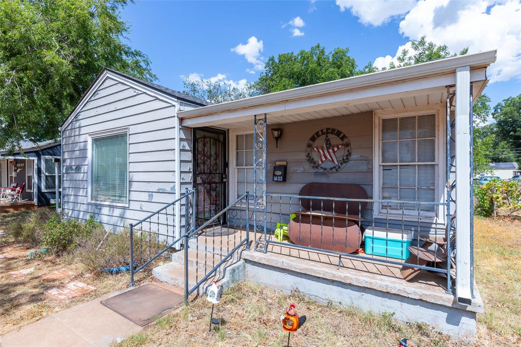 1633 Shelton Street Property Photo 1