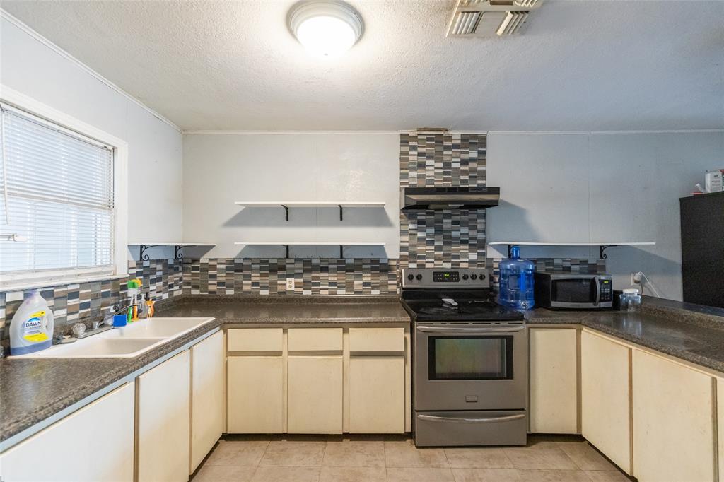 1633 Shelton Street Property Photo 10
