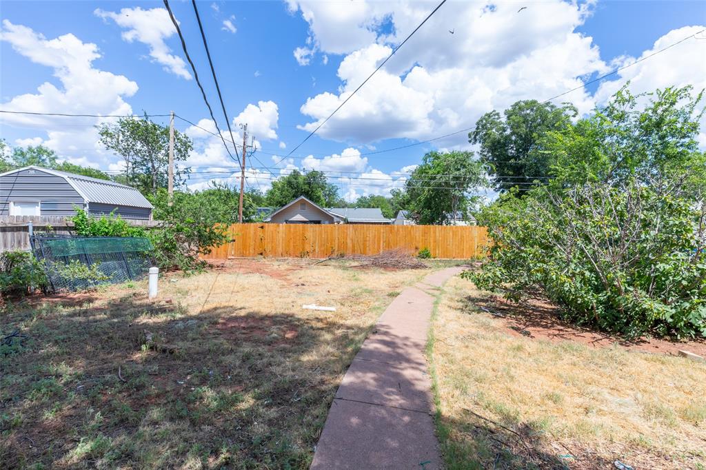 1633 Shelton Street Property Photo 28