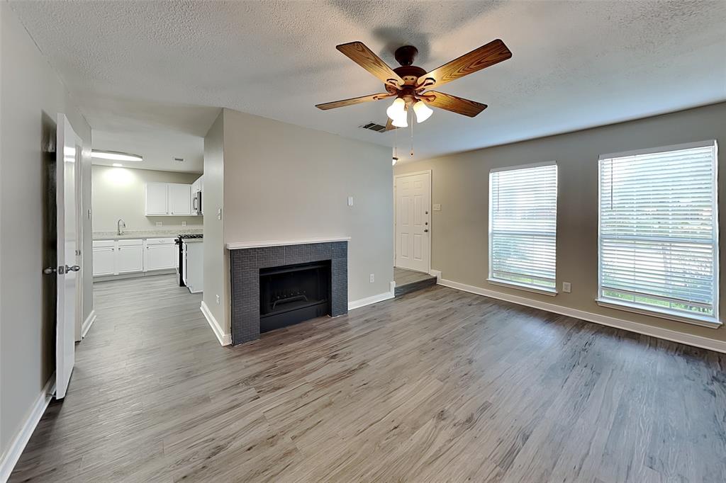 1005 Lake Bluff Drive Property Photo 3