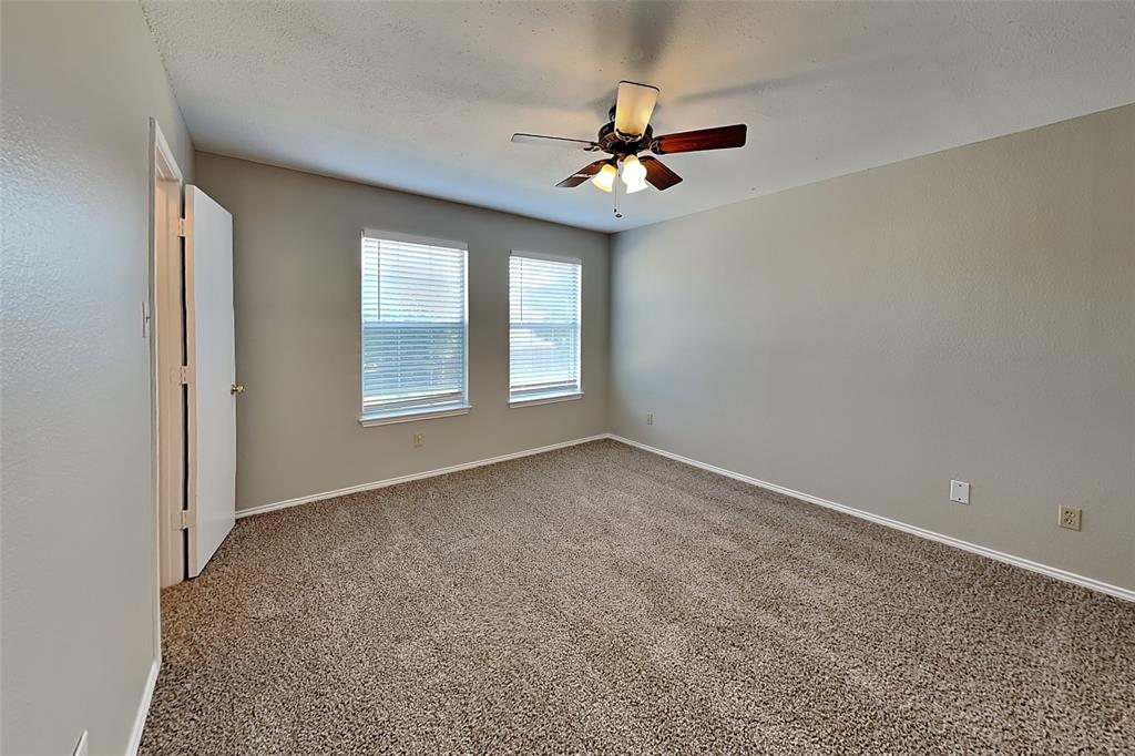 1005 Lake Bluff Drive Property Photo 7