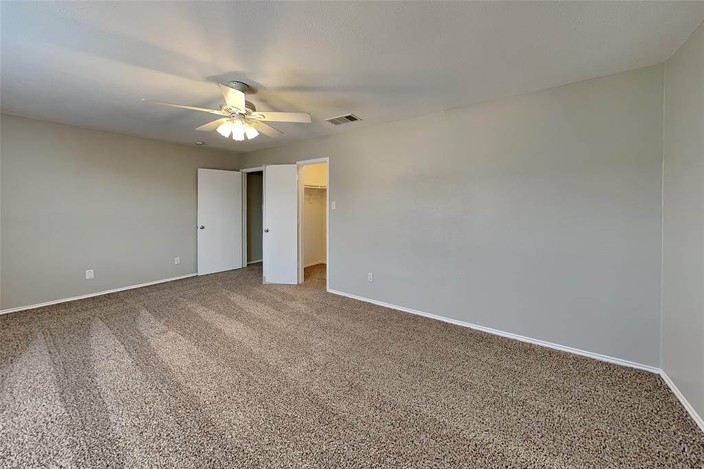 1005 Lake Bluff Drive Property Photo 9