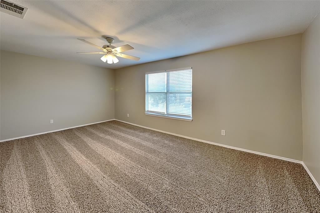 1005 Lake Bluff Drive Property Photo 10