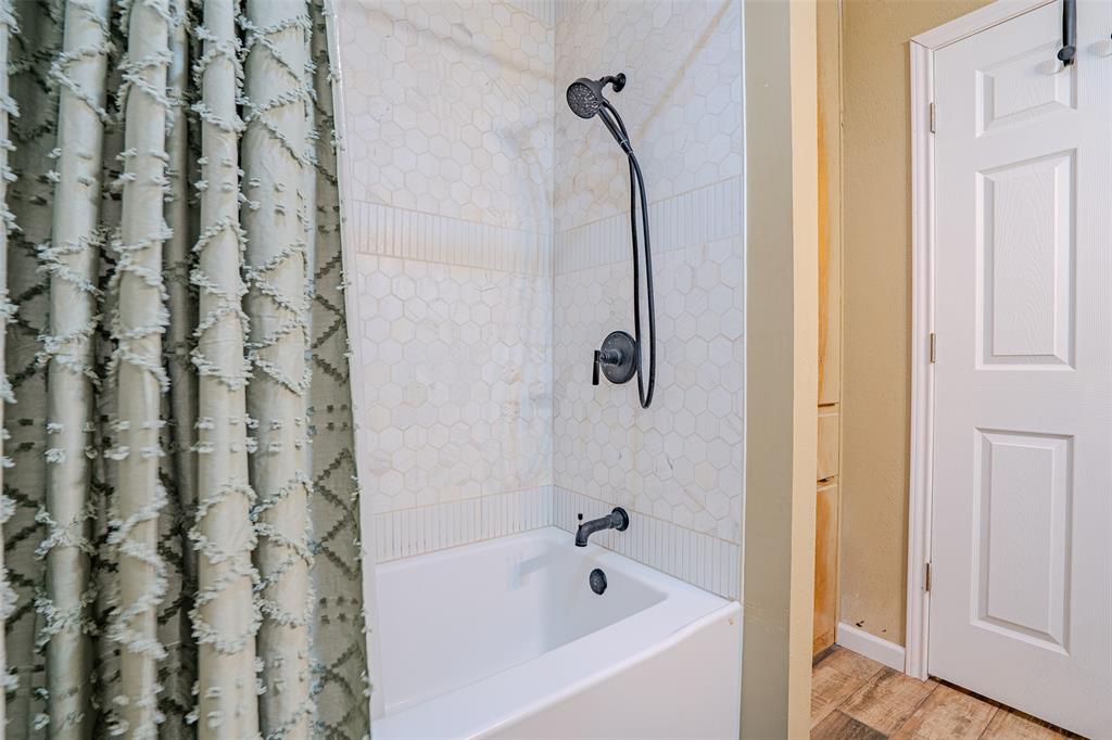600 County Road 427 Property Photo 17