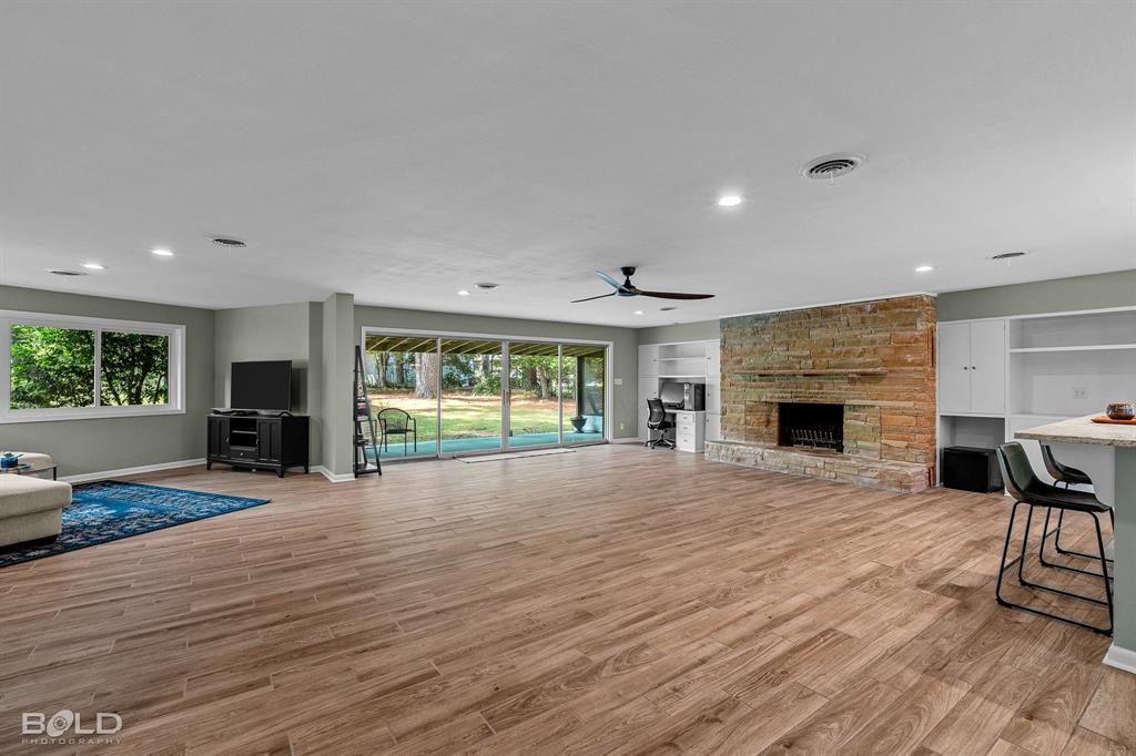 1907 S Brookwood Drive Property Photo 8