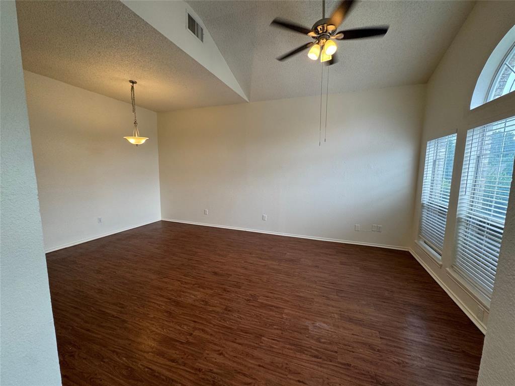 4024 Periwinkle Drive Property Photo 2