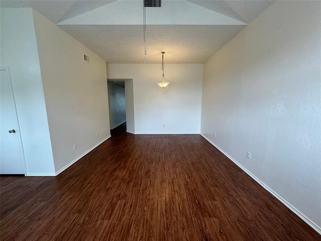 4024 Periwinkle Drive Property Photo 4