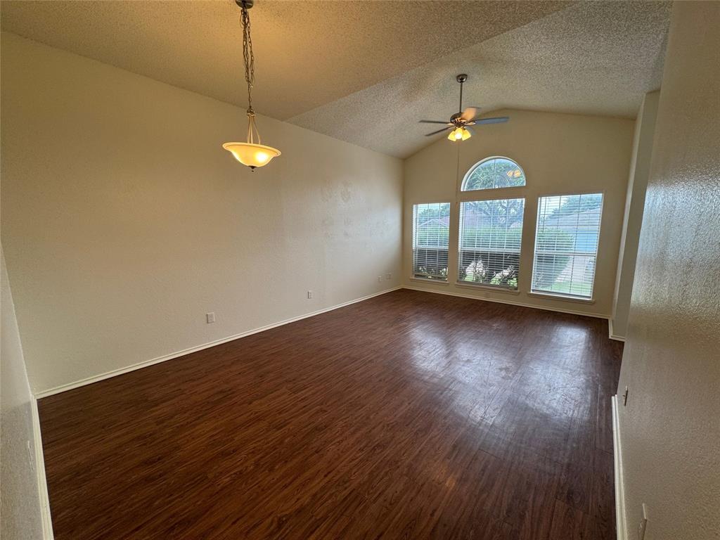 4024 Periwinkle Drive Property Photo 5