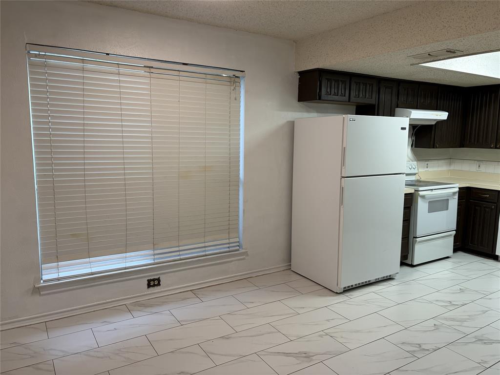 3002 Barrington Place Property Photo 5