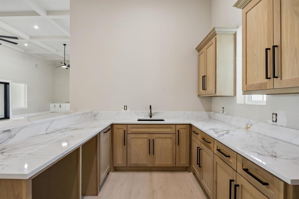 304 Mint Ridge Property Photo 16
