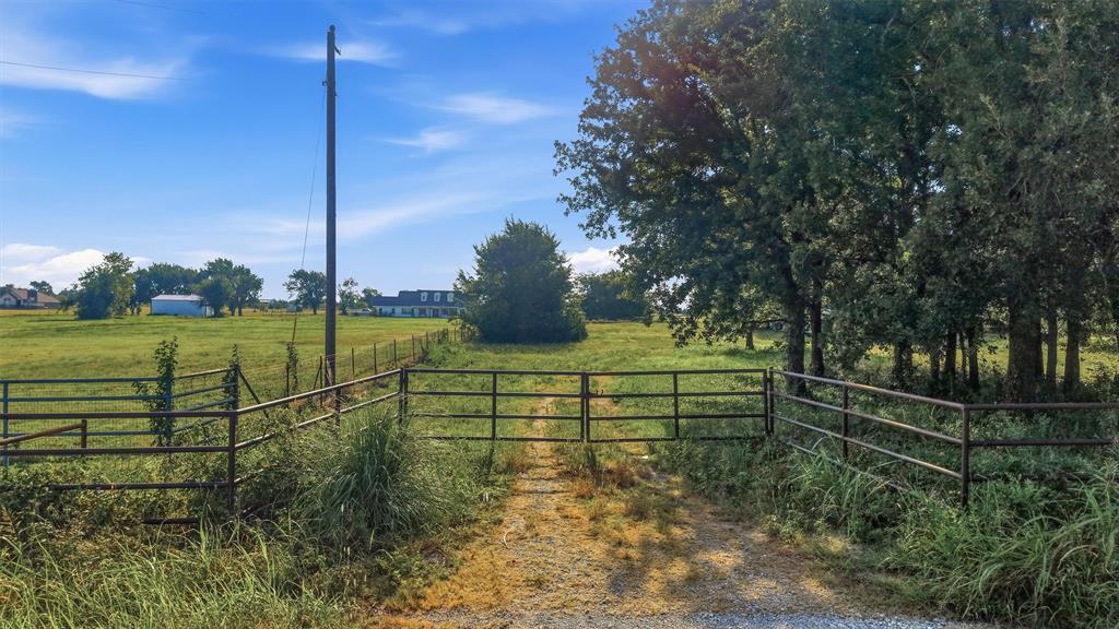 1614 W Line Road Property Photo 12