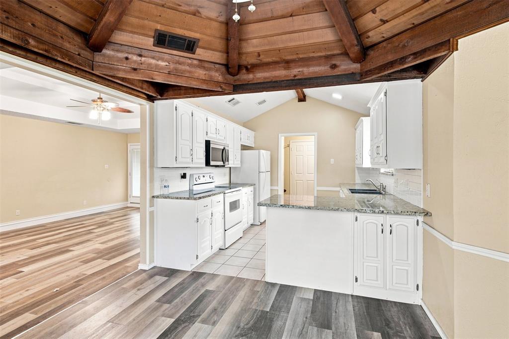 135 Meadow Ridge Drive Property Photo 3