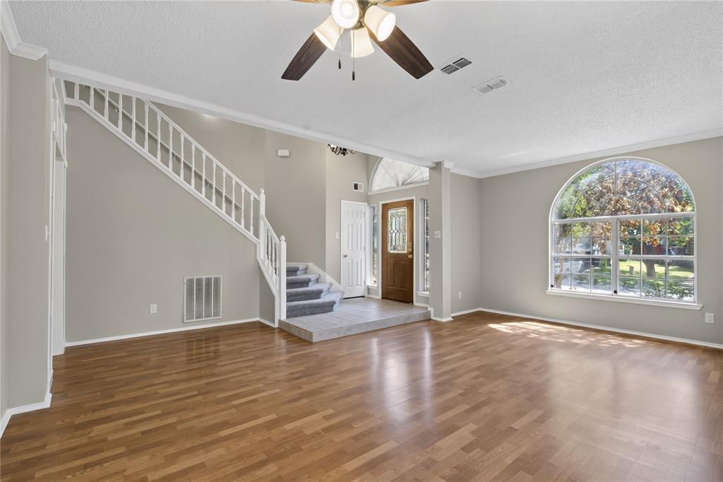 2201 W Brooklake Street Property Photo 4