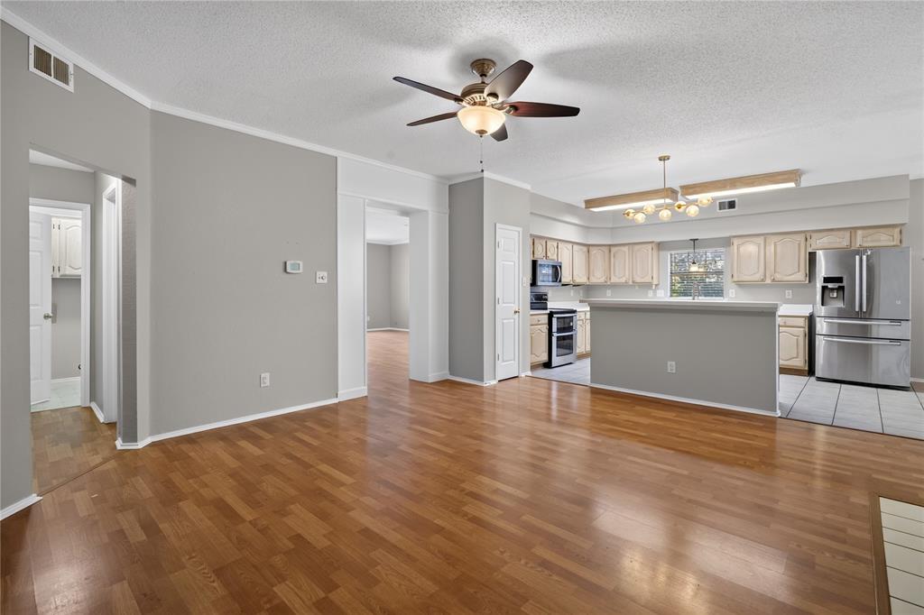 2201 W Brooklake Street Property Photo 6