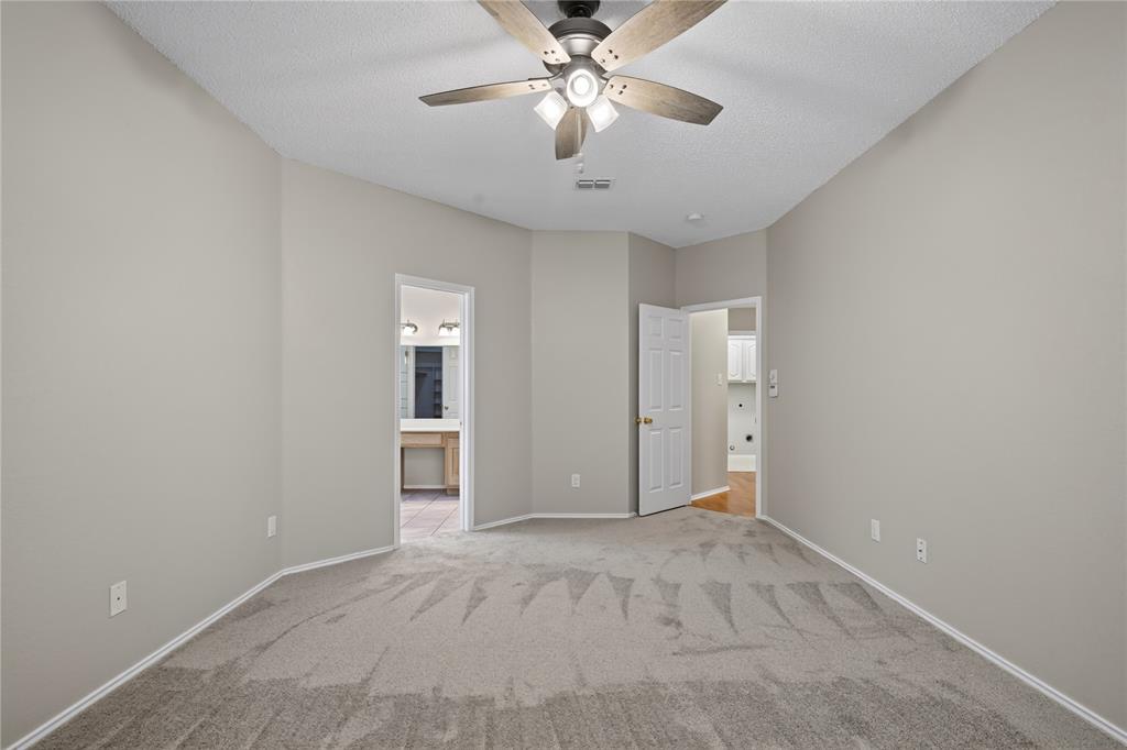 2201 W Brooklake Street Property Photo 12