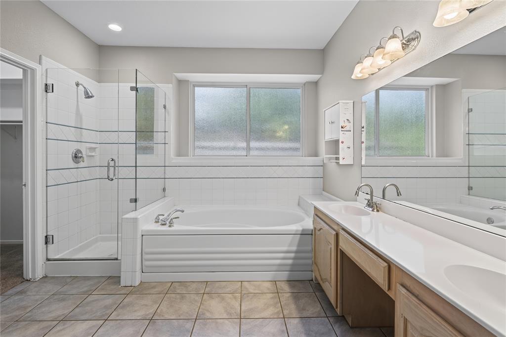 2201 W Brooklake Street Property Photo 13