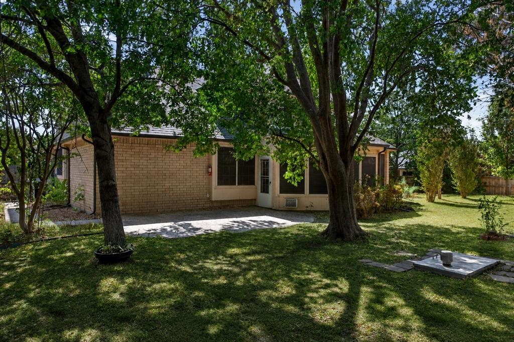 2201 W Brooklake Street Property Photo 32