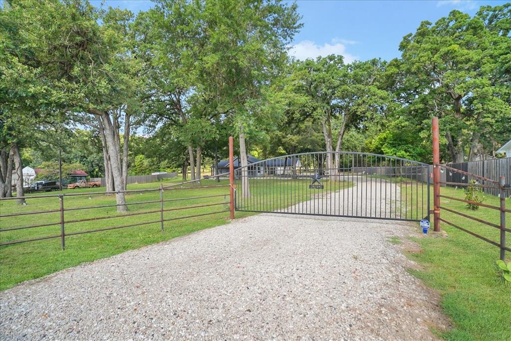 5902 Fm 2494 Property Photo 4