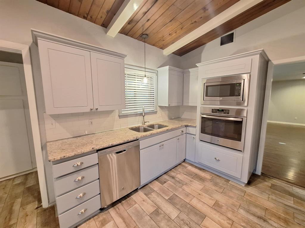 8314 Ashbourne Drive Property Photo 8