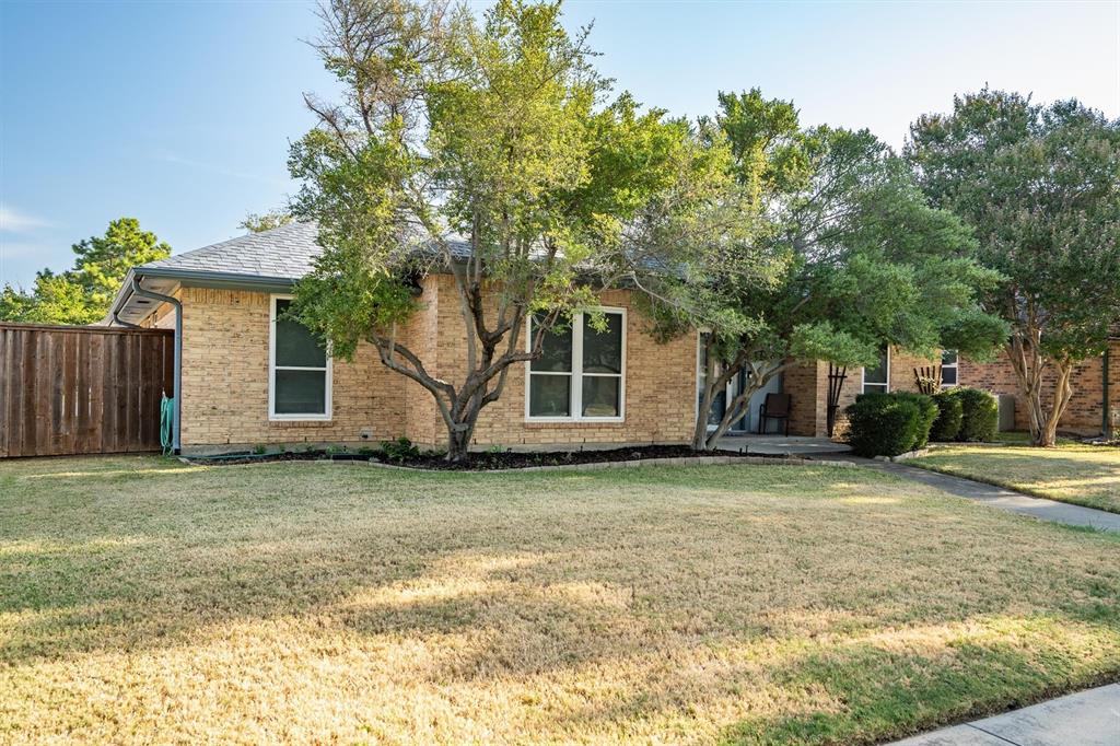 1304 River Oaks Drive Property Photo 2
