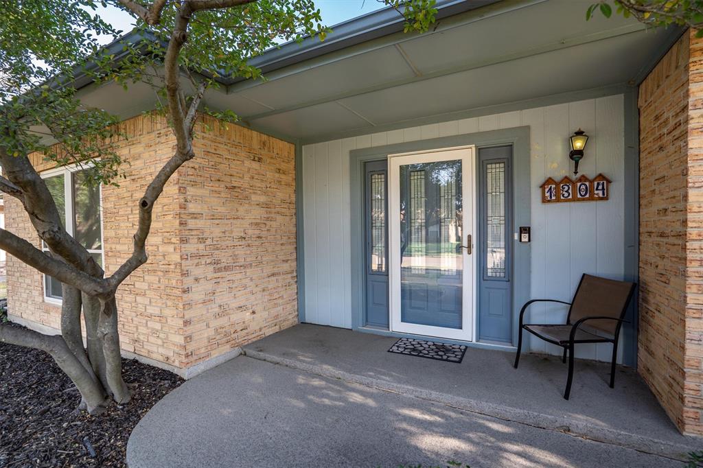 1304 River Oaks Drive Property Photo 4