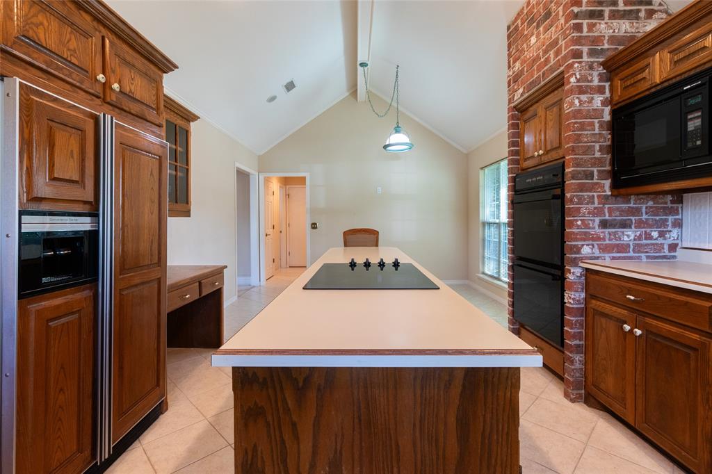 2 Sutton Place Property Photo 5