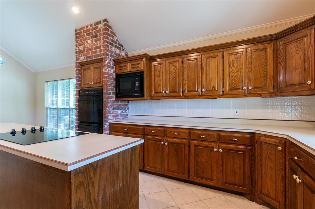 2 Sutton Place Property Photo 8