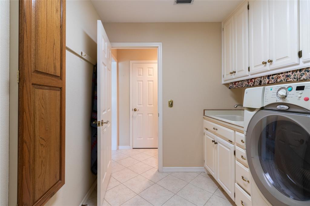 2 Sutton Place Property Photo 32