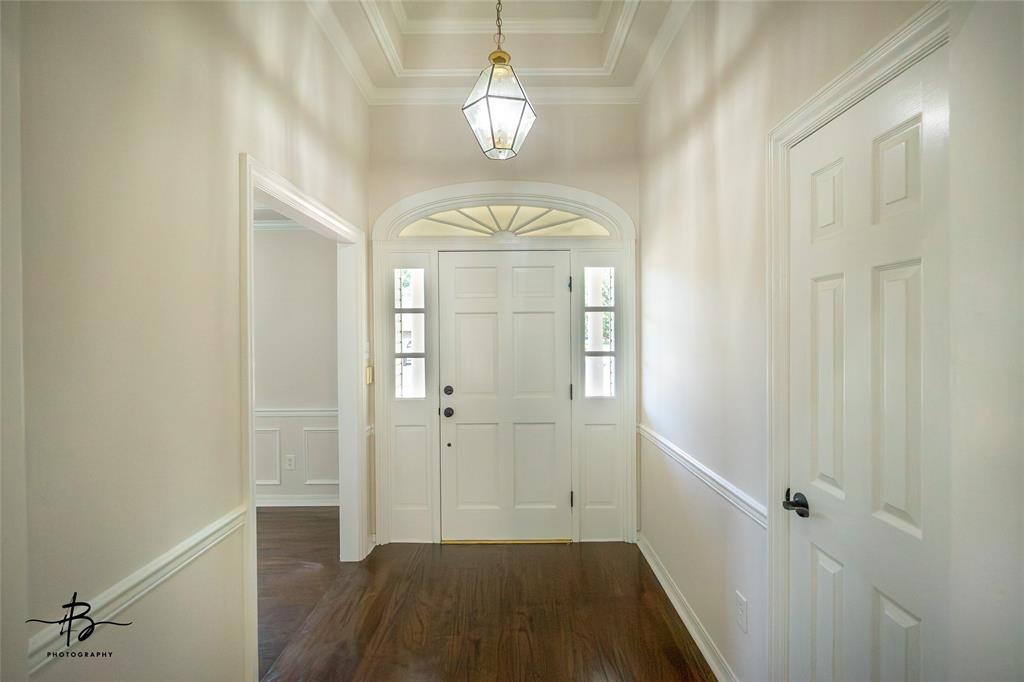 407 Ascot Court Property Photo 8