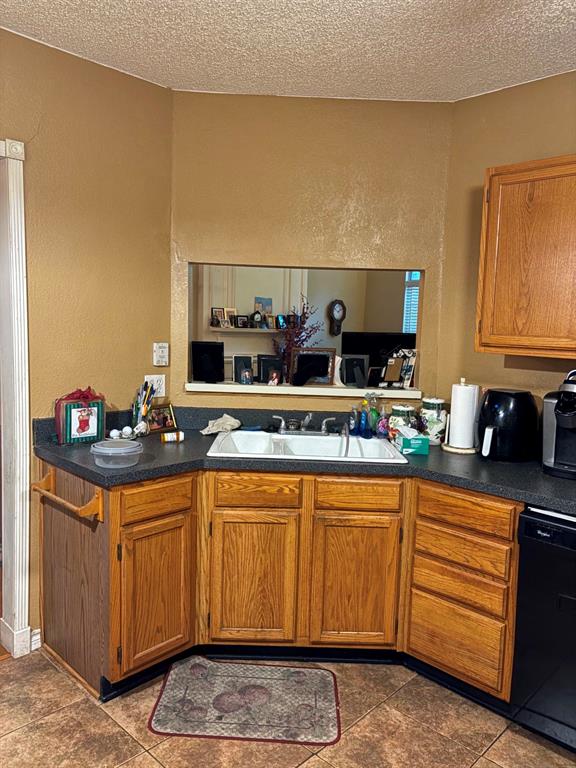 4435 Mercer Street Property Photo 9