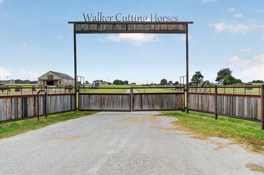2250 Campbell Road Property Photo 7