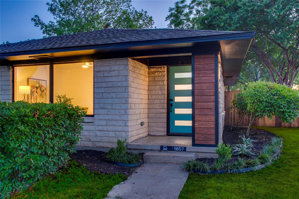 1807 S Vernon Avenue Property Photo 8