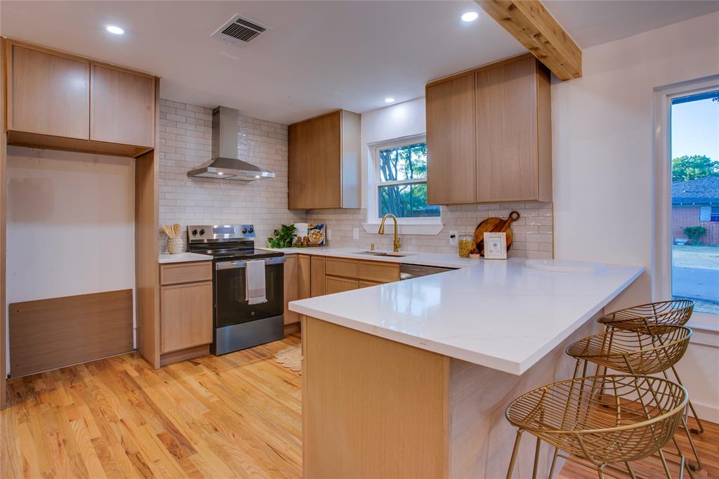 1807 S Vernon Avenue Property Photo 10