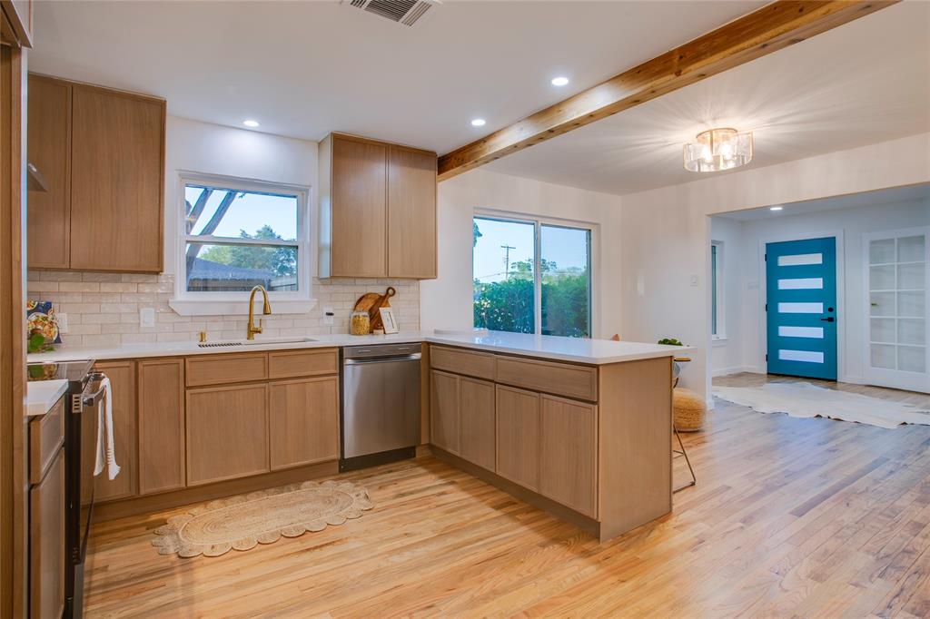 1807 S Vernon Avenue Property Photo 12