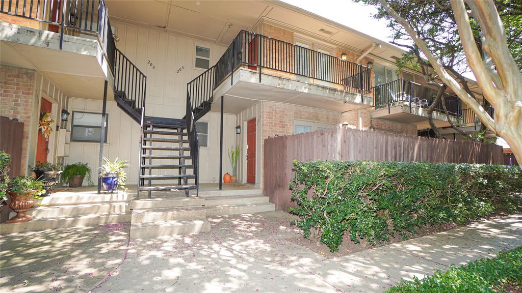 4211 Newton Avenue 209 Property Photo 1