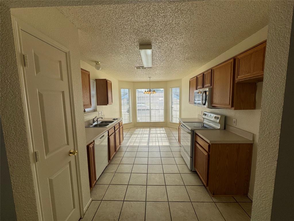 8045 Cannonwood Drive Property Photo 7