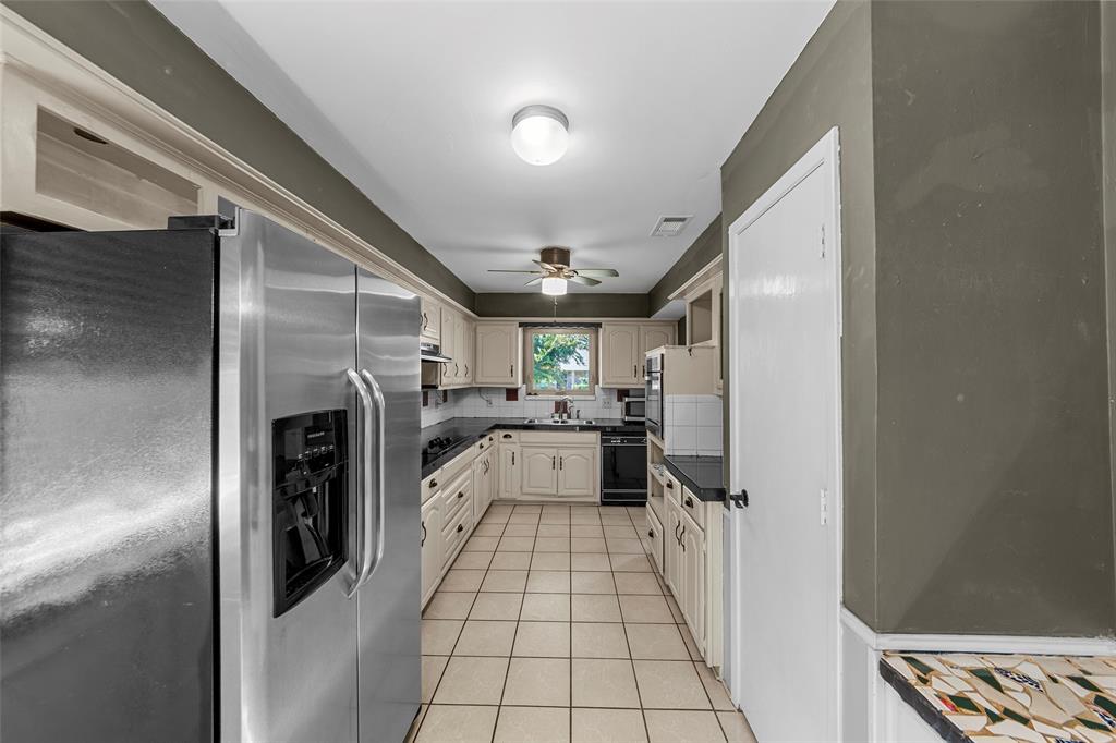 1116 Windsong Trail Property Photo 12