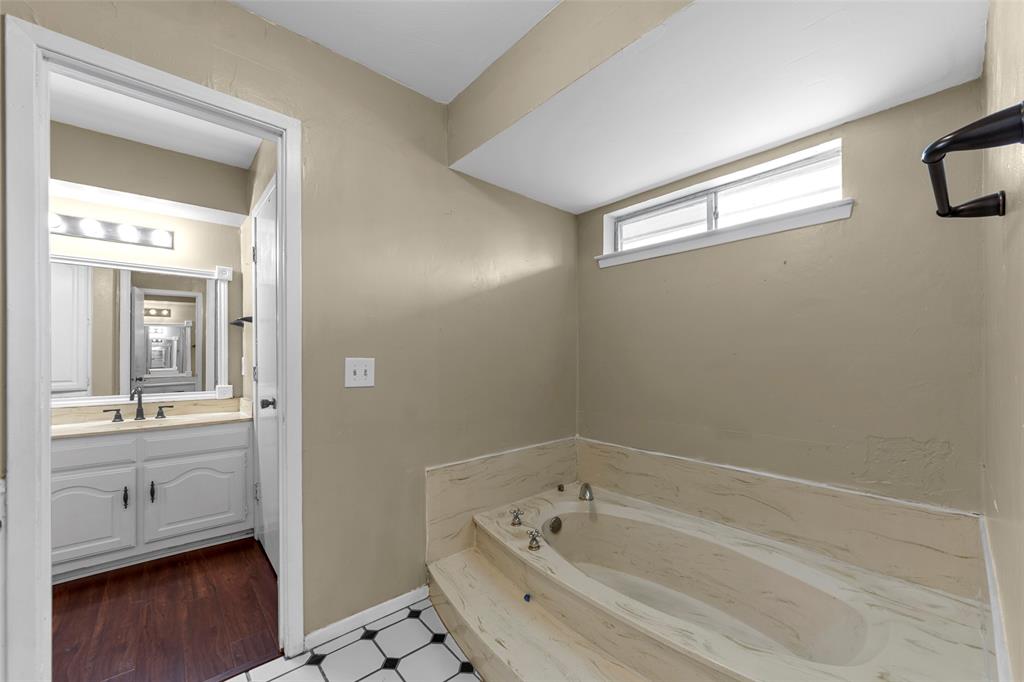 1116 Windsong Trail Property Photo 31