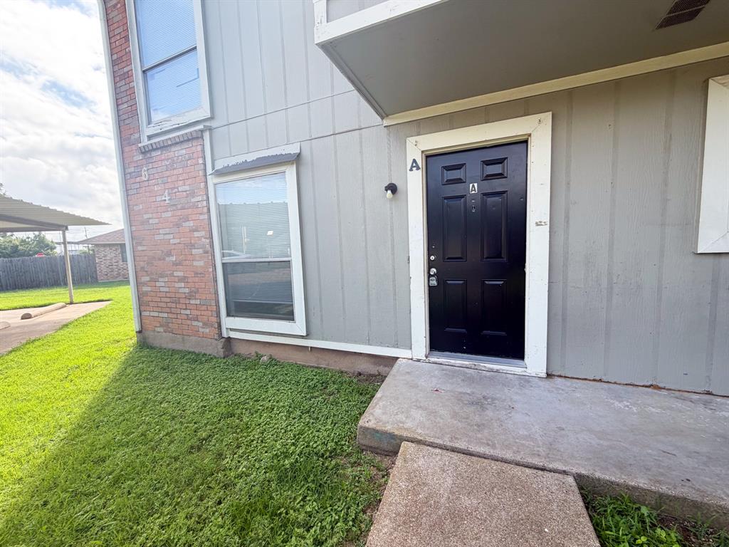 604 Walter Stephenson Road B Property Photo 1