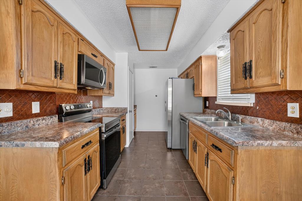 1413 Long Shadow Lane Property Photo 6