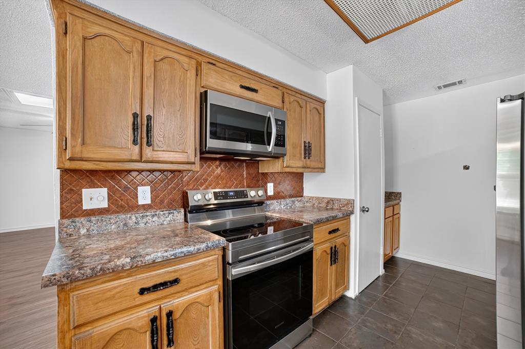 1413 Long Shadow Lane Property Photo 9