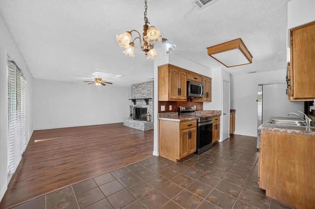 1413 Long Shadow Lane Property Photo 10