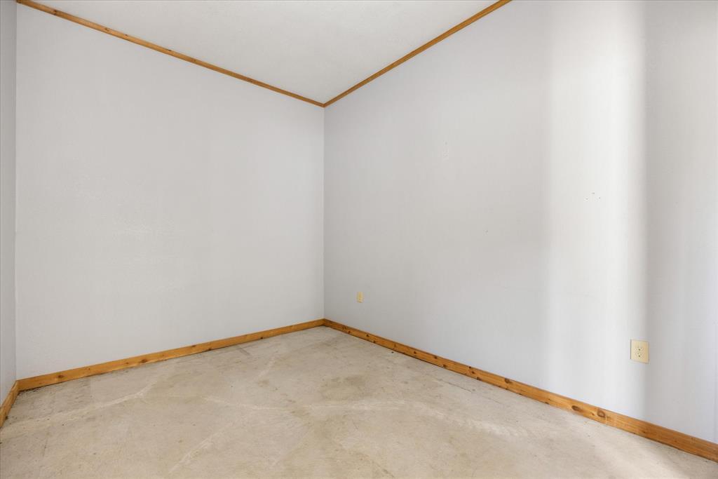 301 S Main Property Photo 5