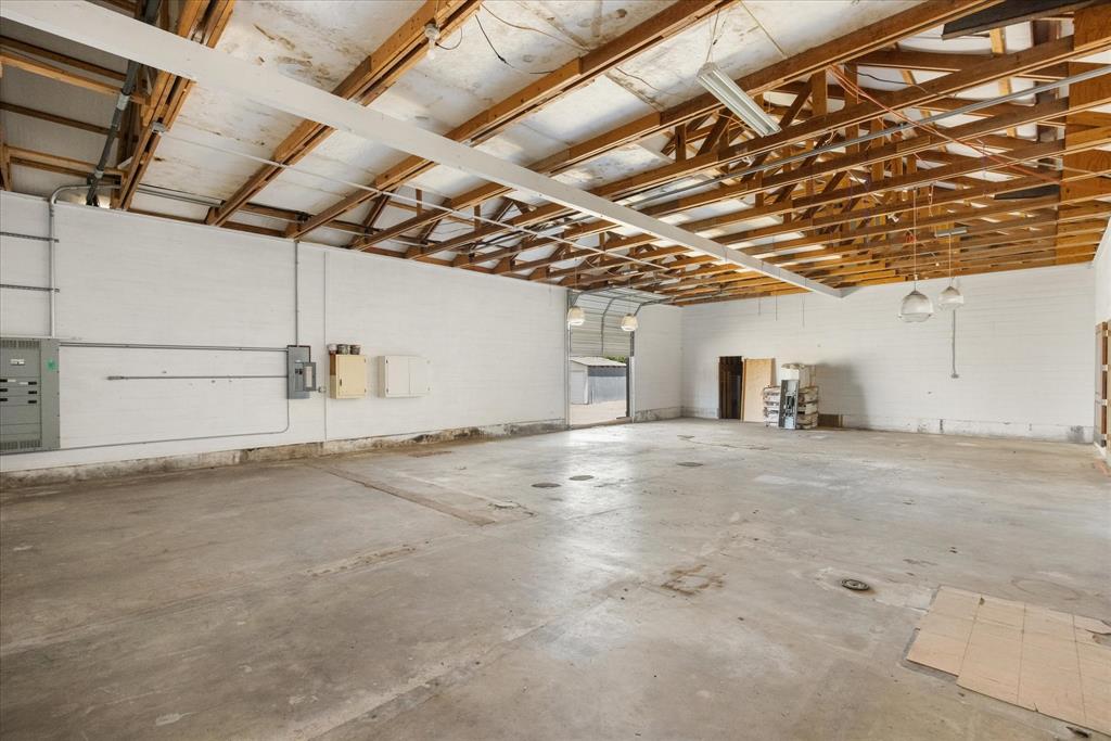 301 S Main Property Photo 15